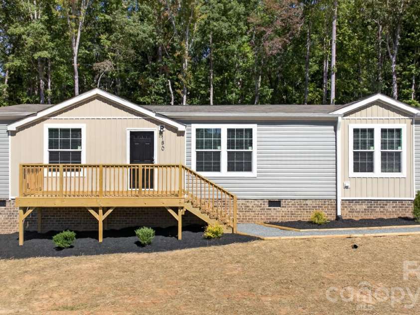 180 Christophers Court, Lexington, NC 27295.  MLS# CAR4430908, YatesRealty ID 54570. 
