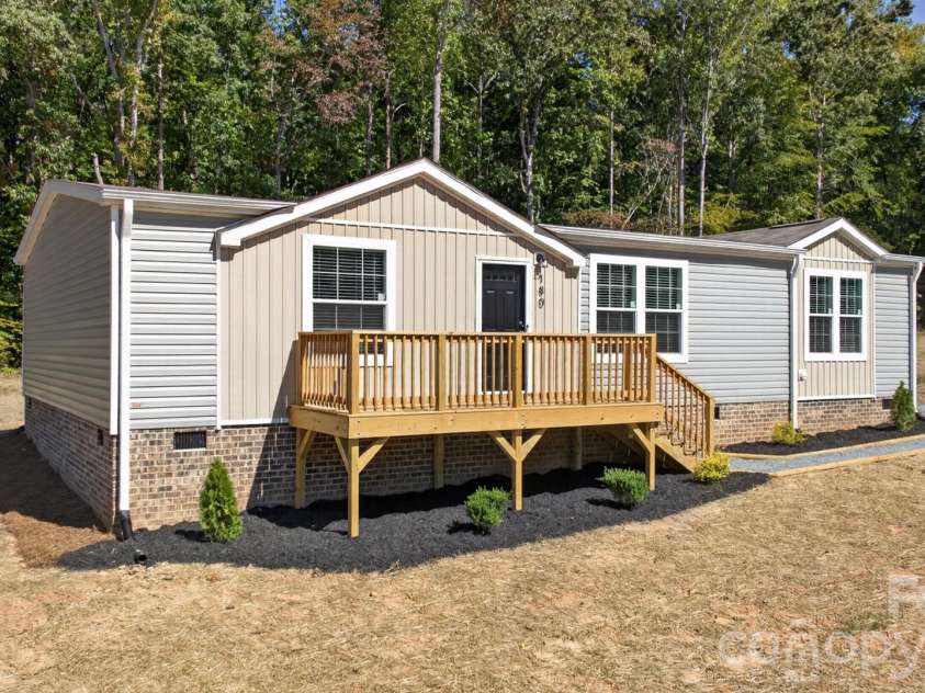 180 Christophers Court, Lexington, NC 27295.  MLS# CAR4430908, YatesRealty ID 54570. 