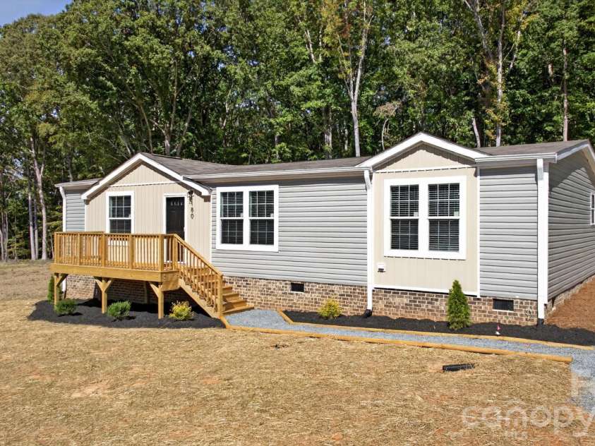 180 Christophers Court, Lexington, NC 27295.  MLS# CAR4430908, YatesRealty ID 54570. 