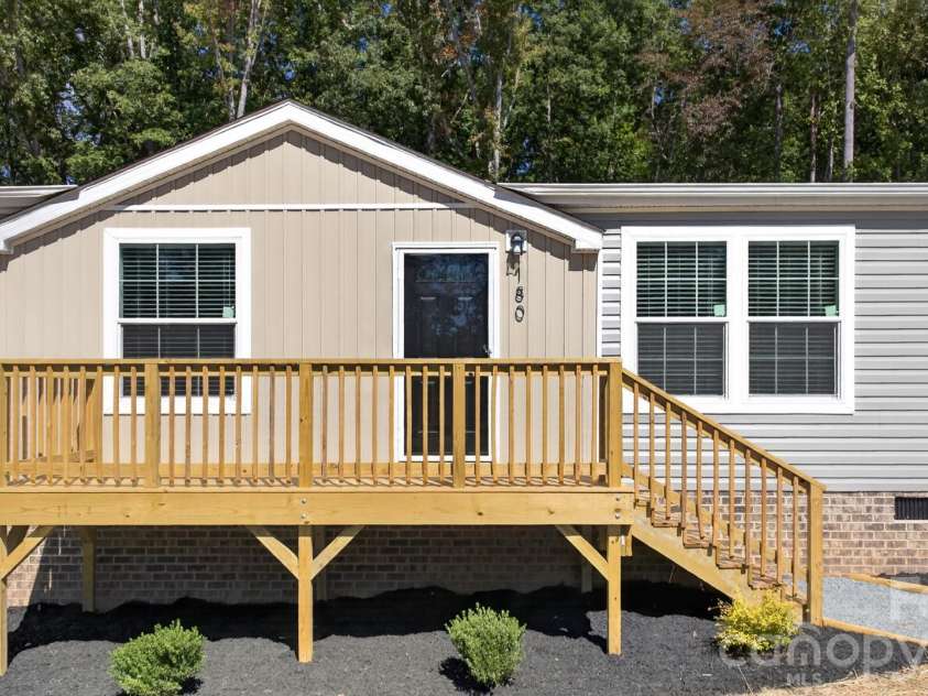 180 Christophers Court, Lexington, NC 27295.  MLS# CAR4430908, YatesRealty ID 54570. 