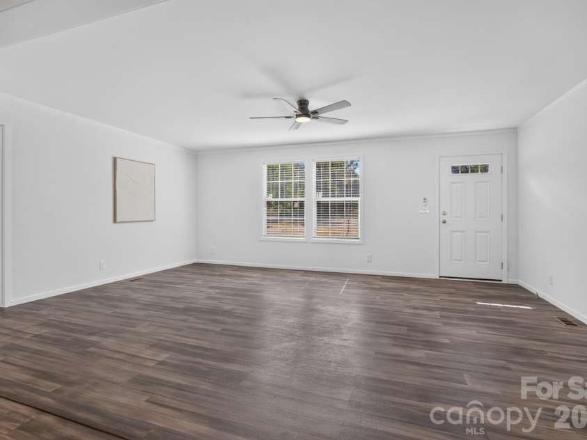 180 Christophers Court, Lexington, NC 27295.  MLS# CAR4430908, YatesRealty ID 54570. 
