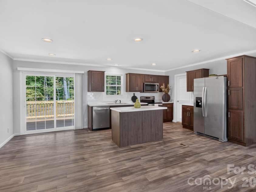 180 Christophers Court, Lexington, NC 27295.  MLS# CAR4430908, YatesRealty ID 54570. 