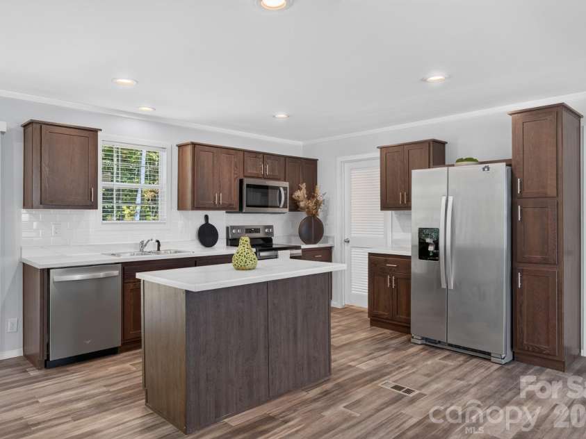 180 Christophers Court, Lexington, NC 27295.  MLS# CAR4430908, YatesRealty ID 54570. 