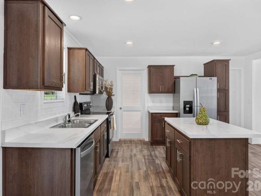 180 Christophers Court, Lexington, NC 27295.  MLS# CAR4430908, YatesRealty ID 54570. 