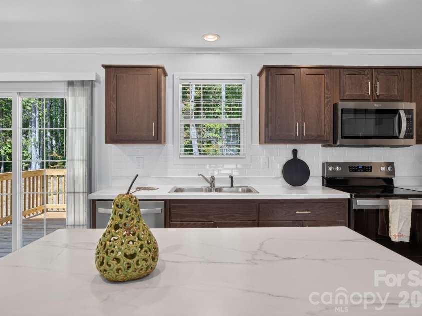 180 Christophers Court, Lexington, NC 27295.  MLS# CAR4430908, YatesRealty ID 54570. 