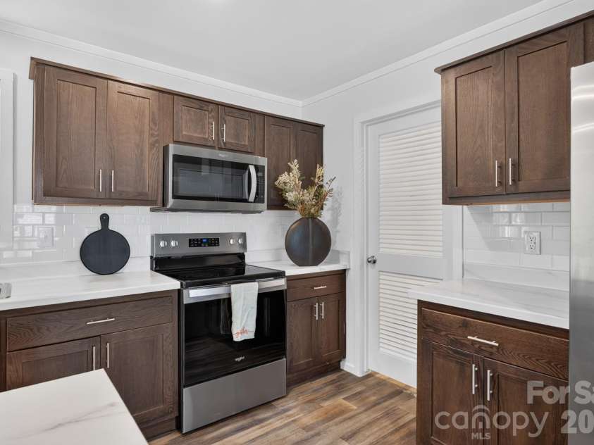 180 Christophers Court, Lexington, NC 27295.  MLS# CAR4430908, YatesRealty ID 54570. 
