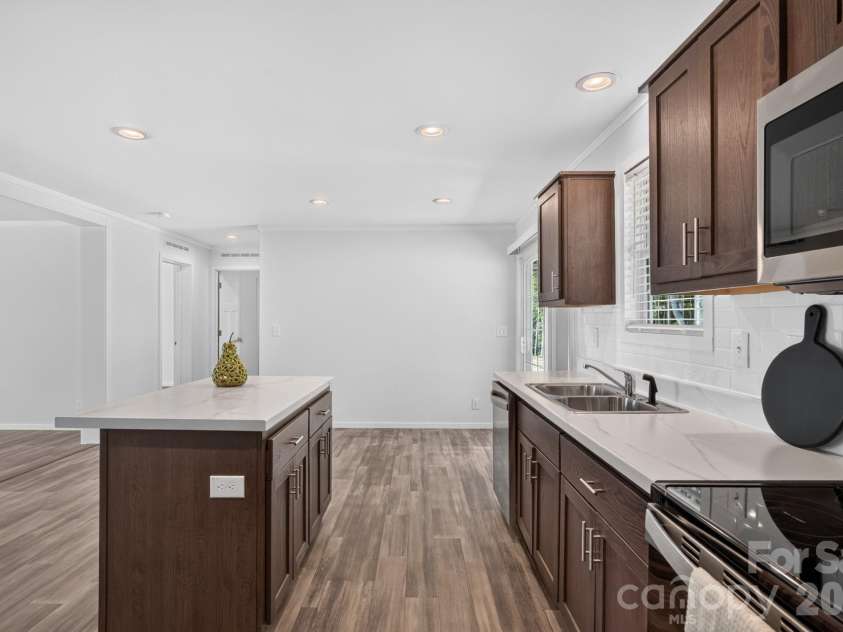 180 Christophers Court, Lexington, NC 27295.  MLS# CAR4430908, YatesRealty ID 54570. 