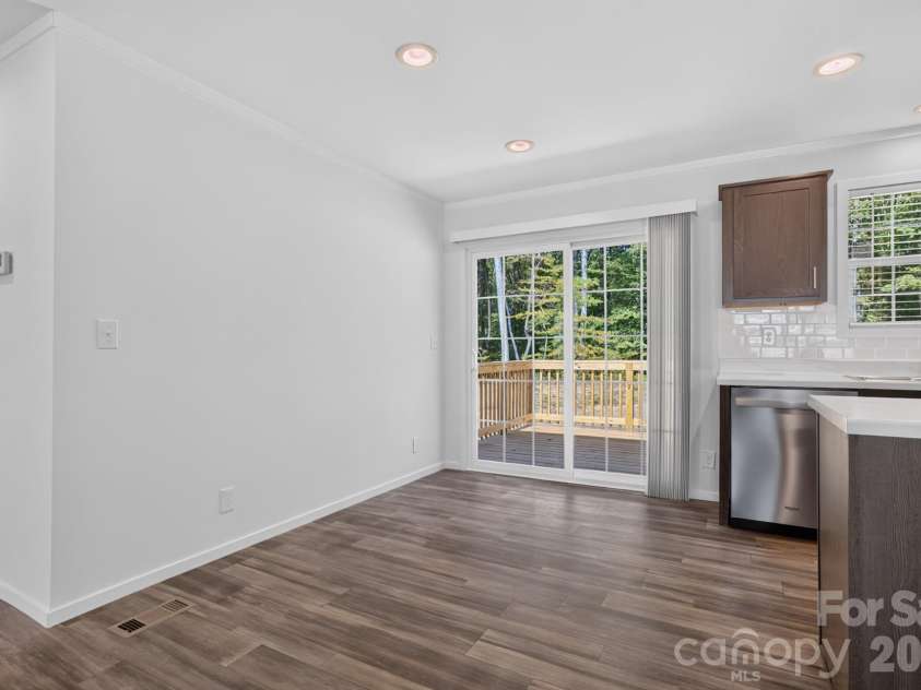 180 Christophers Court, Lexington, NC 27295.  MLS# CAR4430908, YatesRealty ID 54570. 