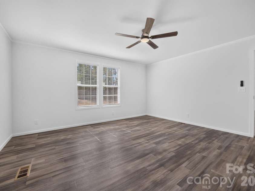 180 Christophers Court, Lexington, NC 27295.  MLS# CAR4430908, YatesRealty ID 54570. 