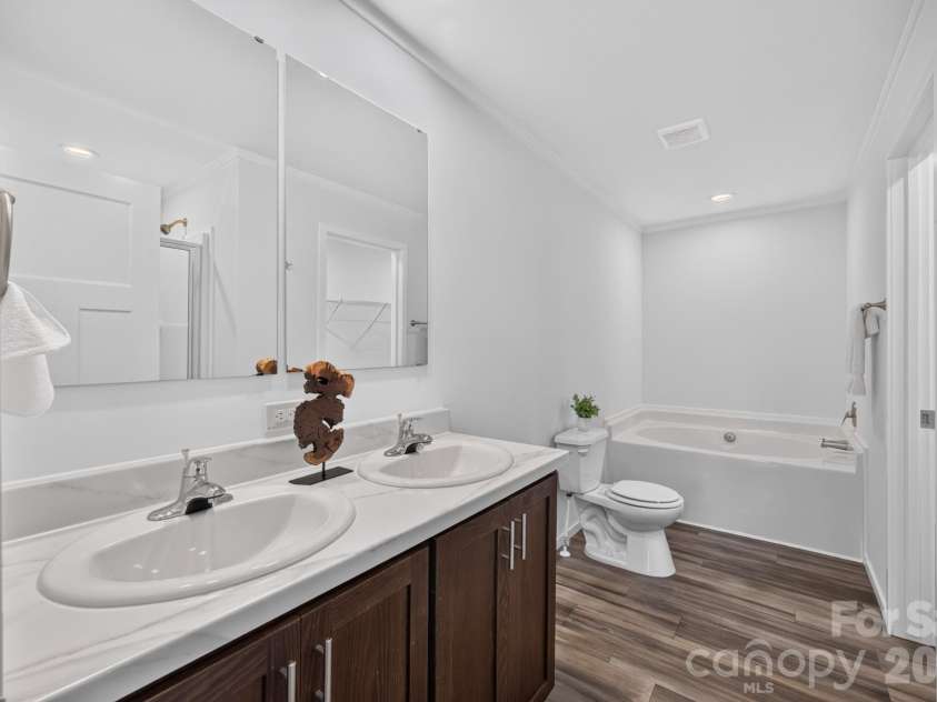 180 Christophers Court, Lexington, NC 27295.  MLS# CAR4430908, YatesRealty ID 54570. 