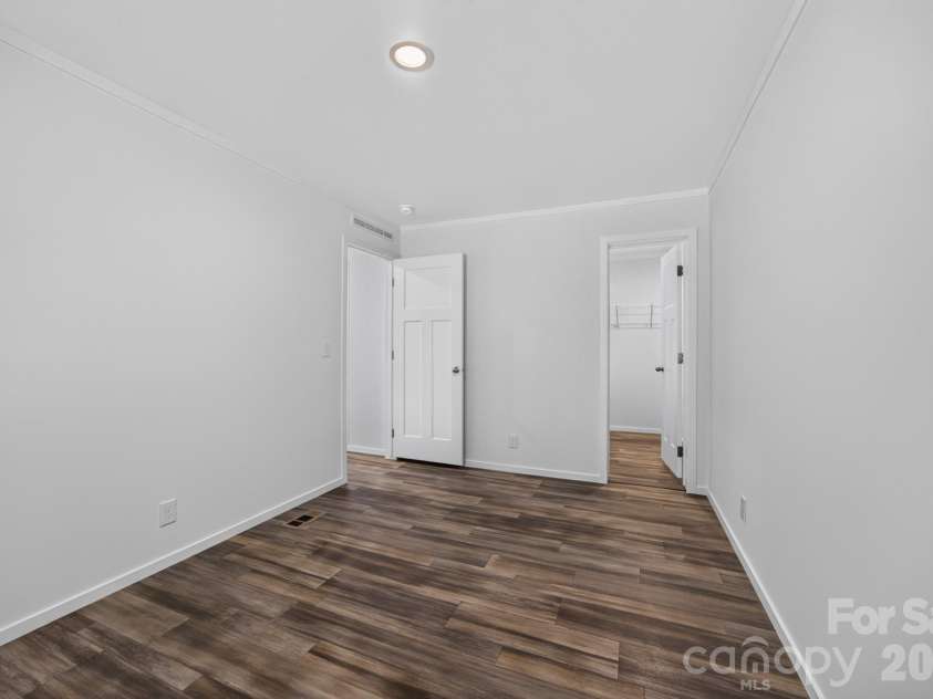 180 Christophers Court, Lexington, NC 27295.  MLS# CAR4430908, YatesRealty ID 54570. 