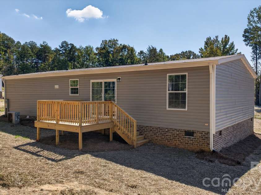 180 Christophers Court, Lexington, NC 27295.  MLS# CAR4430908, YatesRealty ID 54570. 