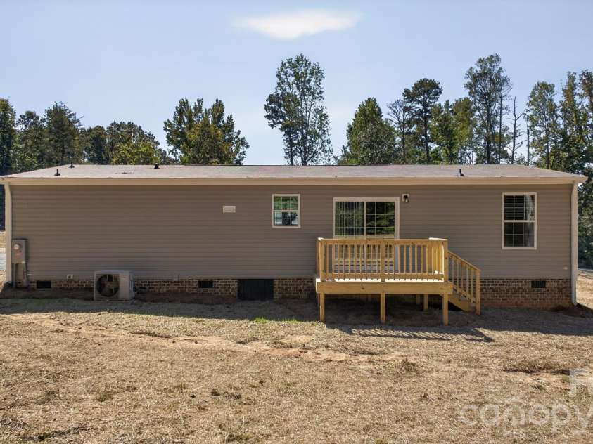 180 Christophers Court, Lexington, NC 27295.  MLS# CAR4430908, YatesRealty ID 54570. 