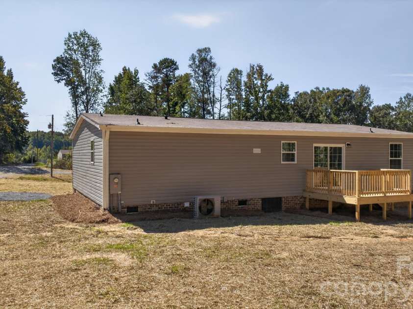 180 Christophers Court, Lexington, NC 27295.  MLS# CAR4430908, YatesRealty ID 54570. 