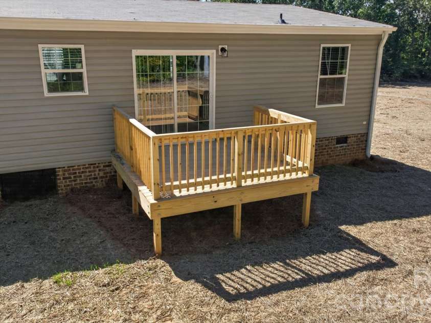 180 Christophers Court, Lexington, NC 27295.  MLS# CAR4430908, YatesRealty ID 54570. 