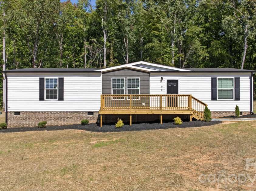 166 Christophers Court, Lexington, NC 27295.  MLS# CAR4430875, YatesRealty ID 54572. 