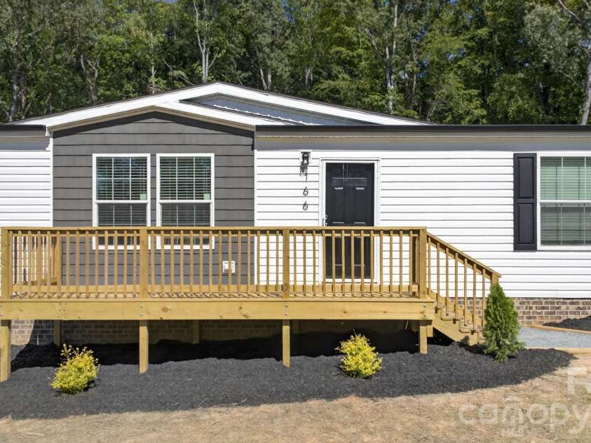 166 Christophers Court, Lexington, NC 27295.  MLS# CAR4430875, YatesRealty ID 54572. 