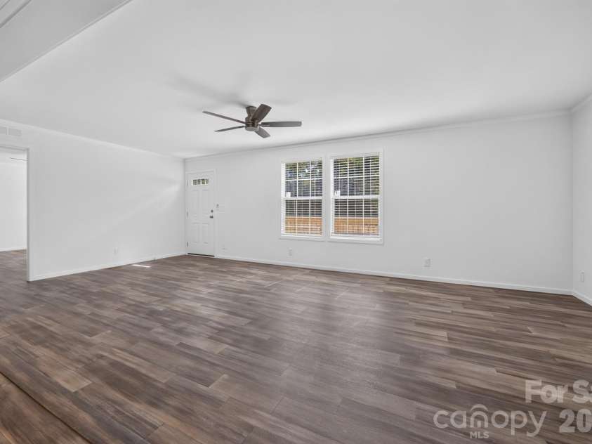 166 Christophers Court, Lexington, NC 27295.  MLS# CAR4430875, YatesRealty ID 54572. 