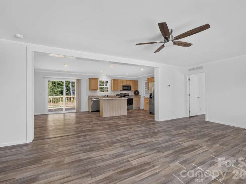 166 Christophers Court, Lexington, NC 27295.  MLS# CAR4430875, YatesRealty ID 54572. 