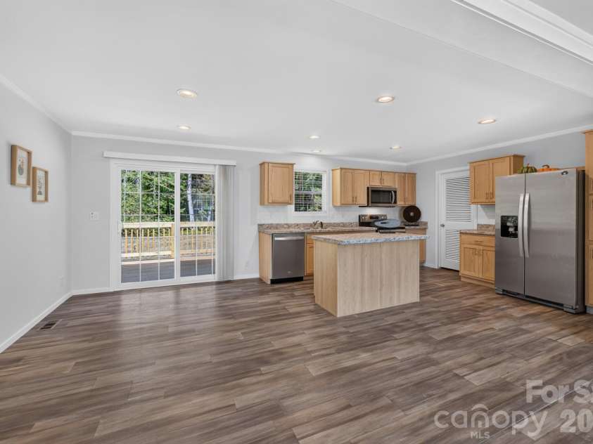 166 Christophers Court, Lexington, NC 27295.  MLS# CAR4430875, YatesRealty ID 54572. 
