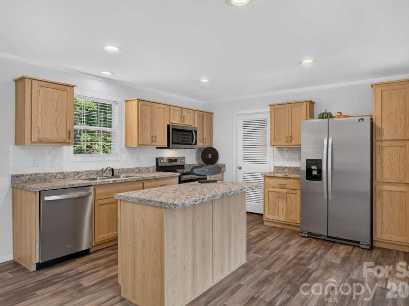 166 Christophers Court, Lexington, NC 27295.  MLS# CAR4430875, YatesRealty ID 54572. 
