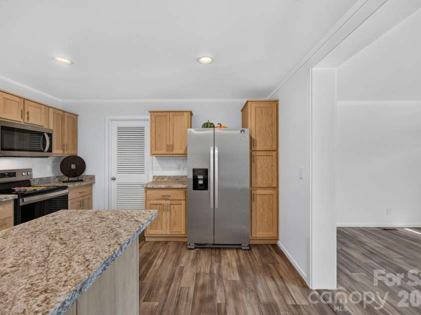 166 Christophers Court, Lexington, NC 27295.  MLS# CAR4430875, YatesRealty ID 54572. 