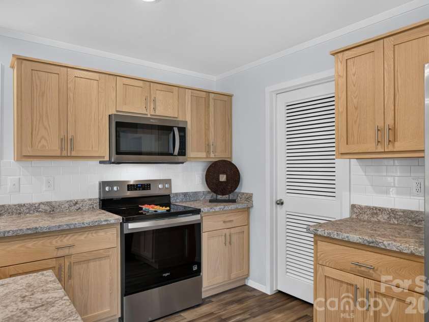 166 Christophers Court, Lexington, NC 27295.  MLS# CAR4430875, YatesRealty ID 54572. 