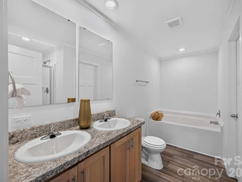 166 Christophers Court, Lexington, NC 27295.  MLS# CAR4430875, YatesRealty ID 54572. 