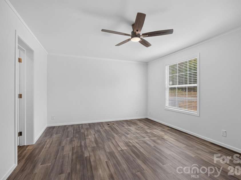 166 Christophers Court, Lexington, NC 27295.  MLS# CAR4430875, YatesRealty ID 54572. 