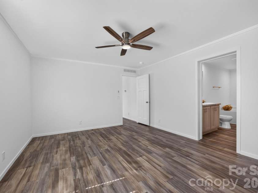 166 Christophers Court, Lexington, NC 27295.  MLS# CAR4430875, YatesRealty ID 54572. 