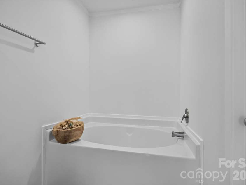 166 Christophers Court, Lexington, NC 27295.  MLS# CAR4430875, YatesRealty ID 54572. 