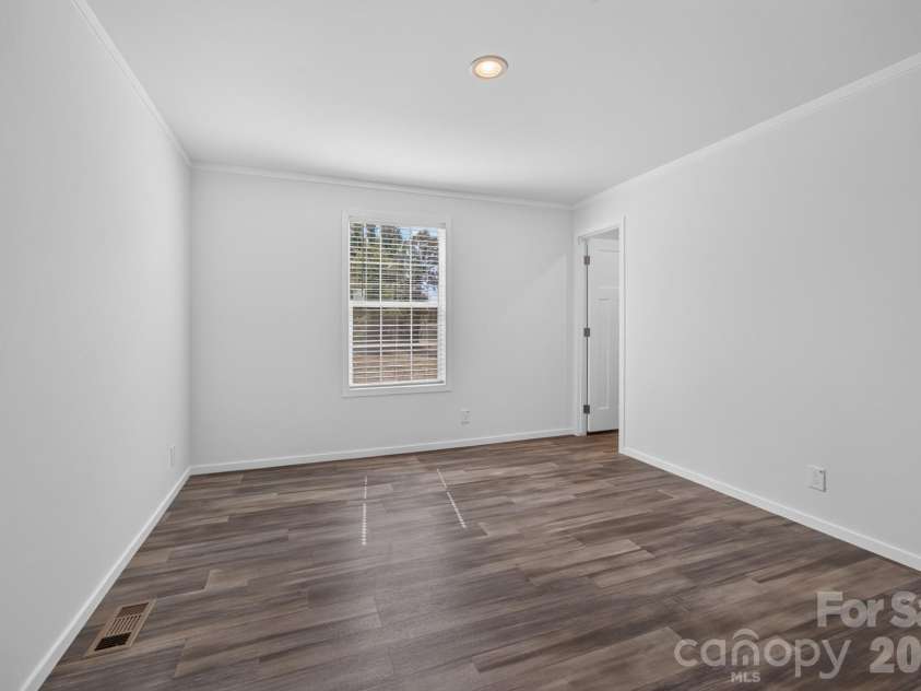 166 Christophers Court, Lexington, NC 27295.  MLS# CAR4430875, YatesRealty ID 54572. 