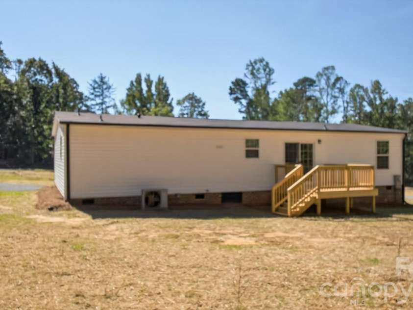 166 Christophers Court, Lexington, NC 27295.  MLS# CAR4430875, YatesRealty ID 54572. 