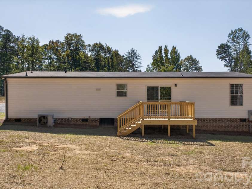 166 Christophers Court, Lexington, NC 27295.  MLS# CAR4430875, YatesRealty ID 54572. 