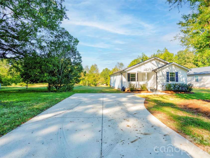 1414 Southridge Street, Shelby, NC 28152.  MLS# CAR4430658, YatesRealty ID 54578. Front