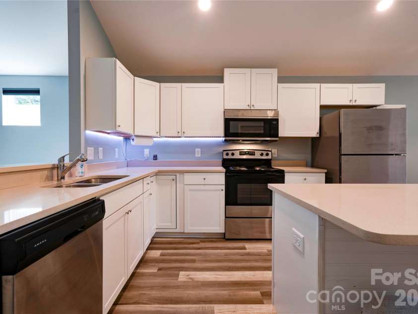 1414 Southridge Street, Shelby, NC 28152.  MLS# CAR4430658, YatesRealty ID 54578. Kitchen