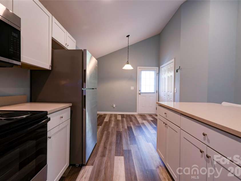 1414 Southridge Street, Shelby, NC 28152.  MLS# CAR4430658, YatesRealty ID 54578. Kitchen