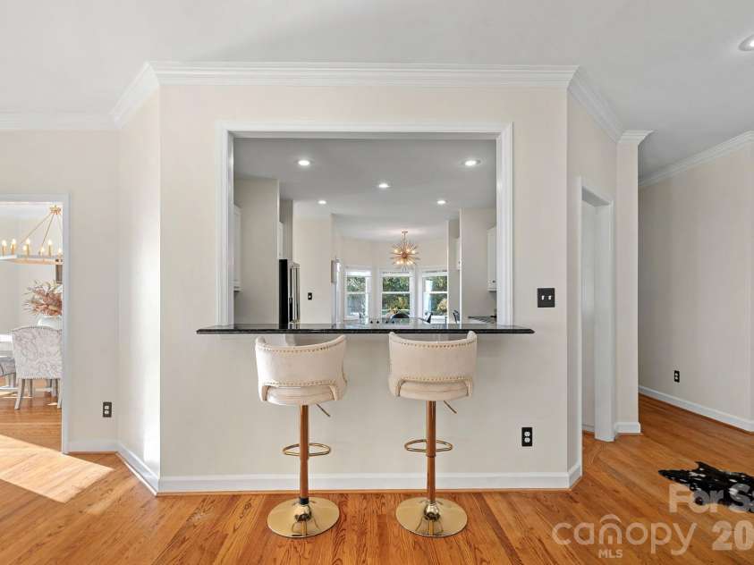 8049 Ravenwood Lane, Stanley, NC 28164.  MLS# CAR4426461, YatesRealty ID 54579. Breakfast bar