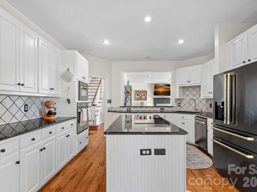 8049 Ravenwood Lane, Stanley, NC 28164.  MLS# CAR4426461, YatesRealty ID 54579. Kitchen w/island