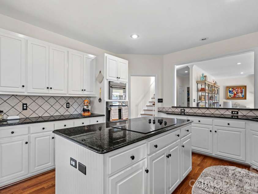 8049 Ravenwood Lane, Stanley, NC 28164.  MLS# CAR4426461, YatesRealty ID 54579. Kitchen w/island and breakfast bar