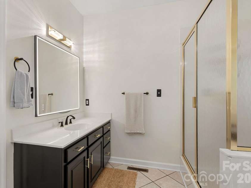 8049 Ravenwood Lane, Stanley, NC 28164.  MLS# CAR4426461, YatesRealty ID 54579. Primary bath