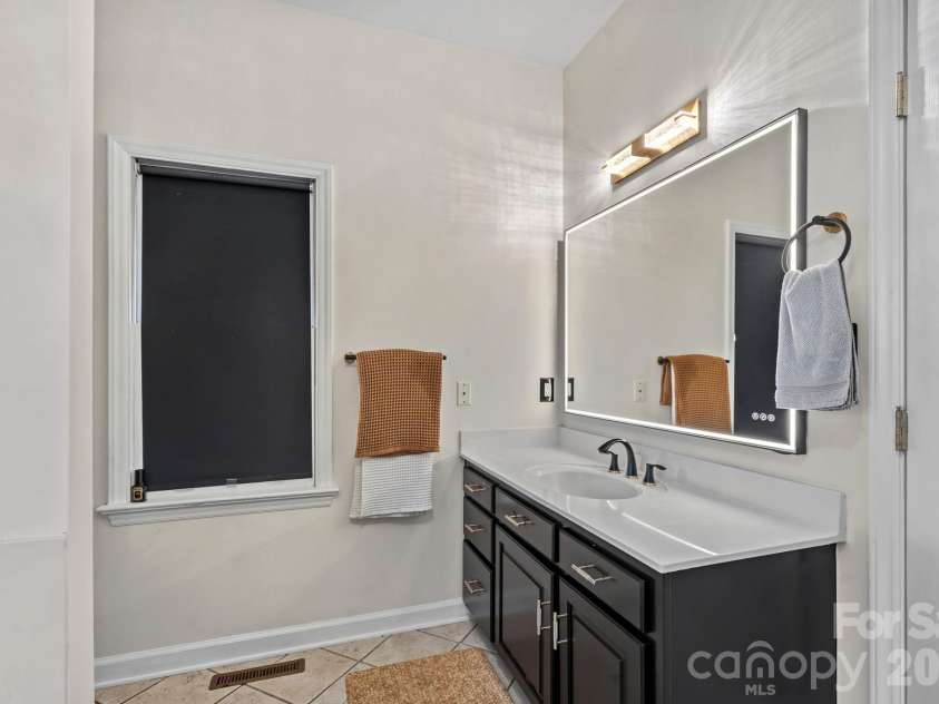 8049 Ravenwood Lane, Stanley, NC 28164.  MLS# CAR4426461, YatesRealty ID 54579. Primary bath