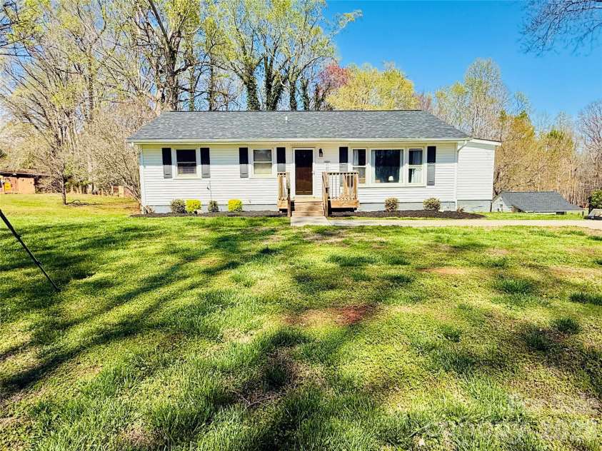 2992 Greenleaf Road, Clover, SC 29710.  MLS# CAR4358805, YatesRealty ID 5458. 