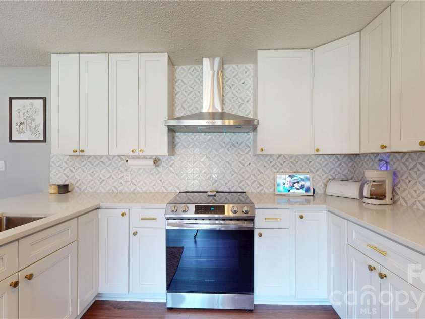 2992 Greenleaf Road, Clover, SC 29710.  MLS# CAR4358805, YatesRealty ID 5458. 