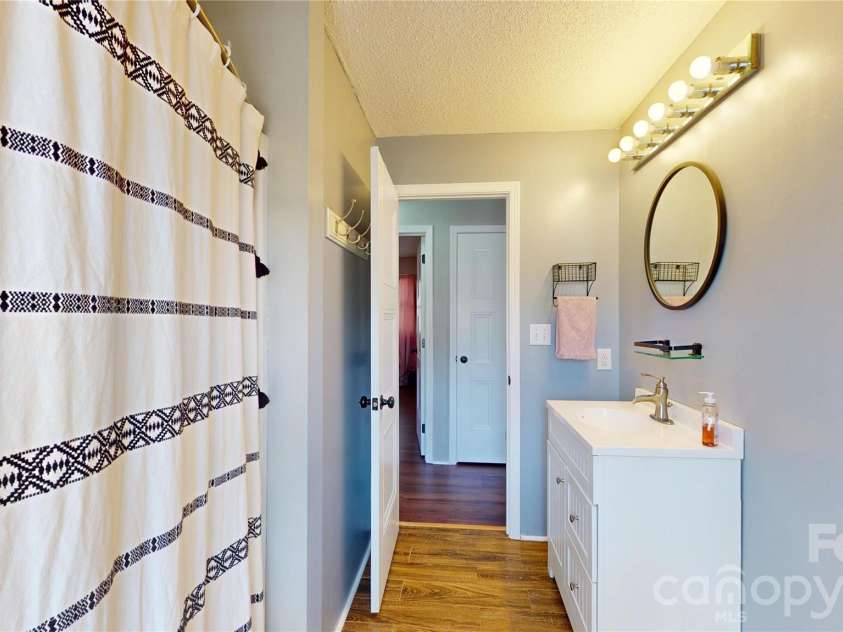 2992 Greenleaf Road, Clover, SC 29710.  MLS# CAR4358805, YatesRealty ID 5458. Bath
