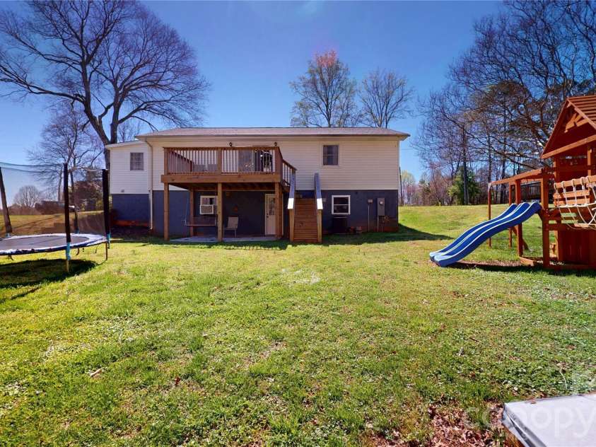 2992 Greenleaf Road, Clover, SC 29710.  MLS# CAR4358805, YatesRealty ID 5458. Great raised deck off the dining room!