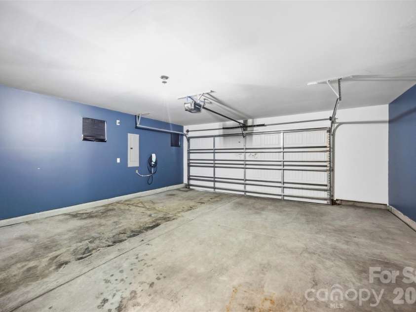 1432 Winding Stream Road, Charlotte, NC 28206.  MLS# CAR4428731, YatesRealty ID 54580. 2 car Garage & Tesla EV Charger