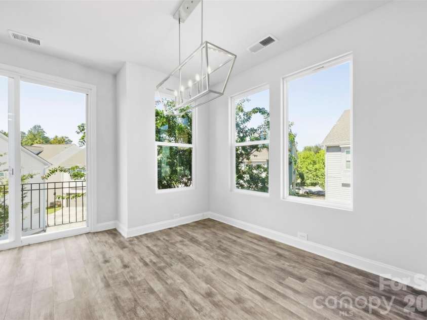 1432 Winding Stream Road, Charlotte, NC 28206.  MLS# CAR4428731, YatesRealty ID 54580. Dining Area