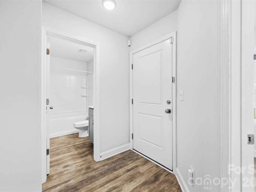 1432 Winding Stream Road, Charlotte, NC 28206.  MLS# CAR4428731, YatesRealty ID 54580. Entrance Foyer