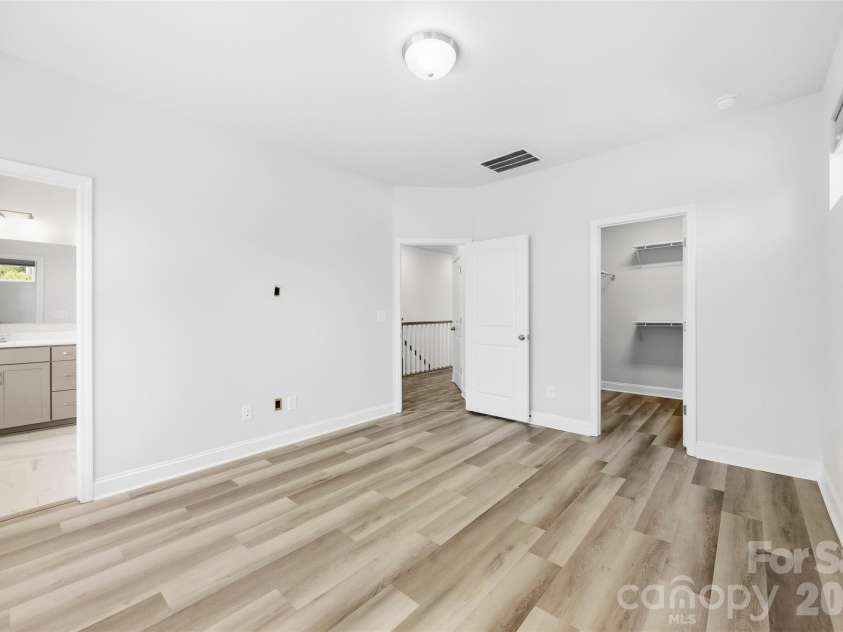 1432 Winding Stream Road, Charlotte, NC 28206.  MLS# CAR4428731, YatesRealty ID 54580. Primary Bedroom Upper Level
